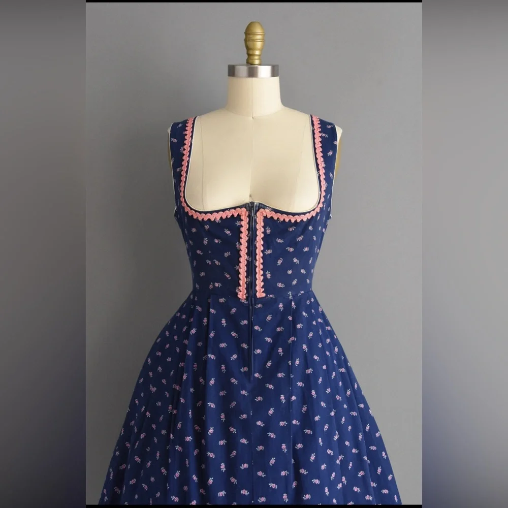 1960s dress | Adorable Blue & Pink Floral Print Dirndl Dress 60s vintage dress - Picture 3 of 10